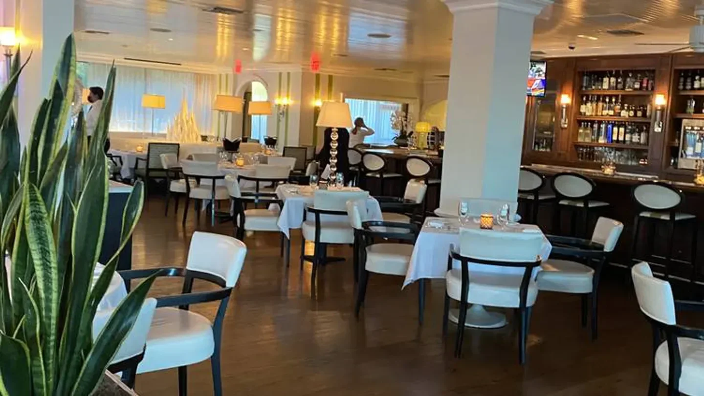 Elegant dining area at Vintner Grill in Las Vegas, featuring tables and bar.