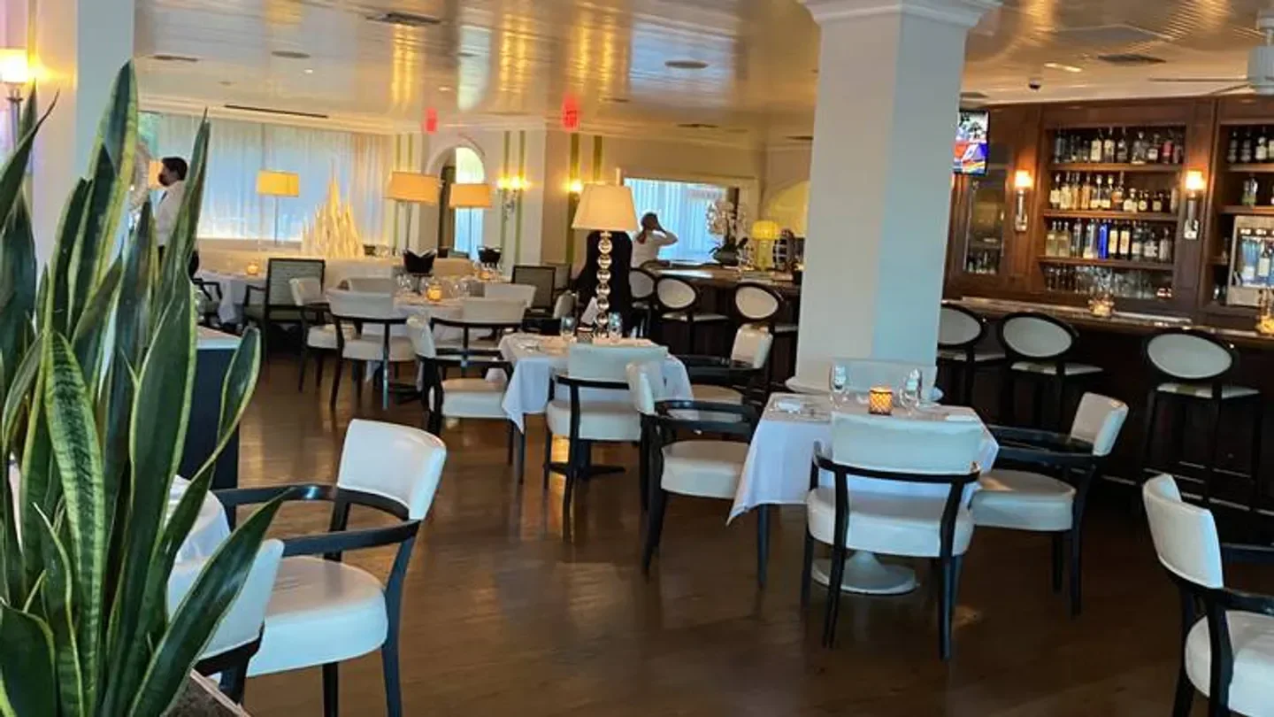 Elegant dining area at Vintner Grill in Las Vegas, featuring tables and bar.