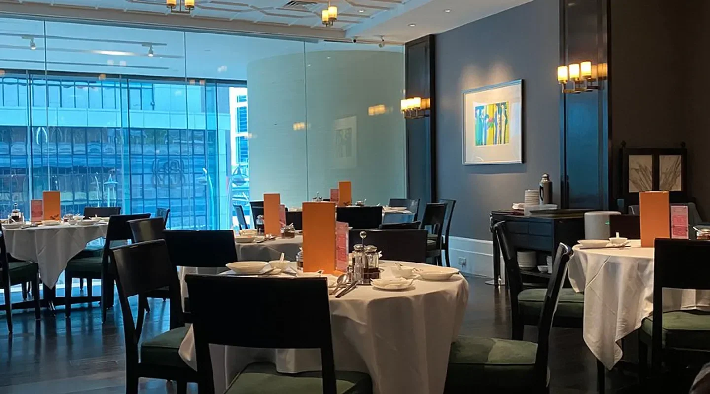 Elegant dining room interior at Yè Shanghai (Tsim Sha Tsui), Hong Kong restaurant.