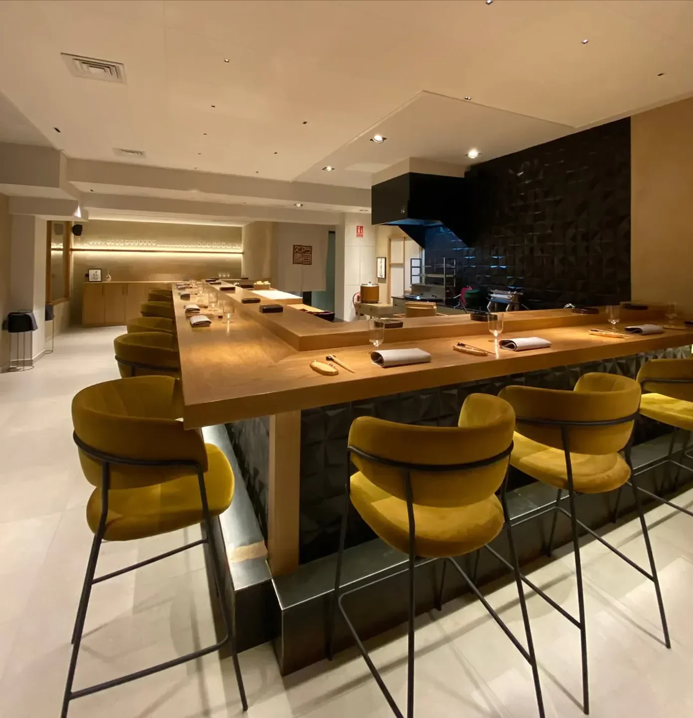 Interior view of Zuara Sushi in Madrid, featuring the bar seating area and decor.